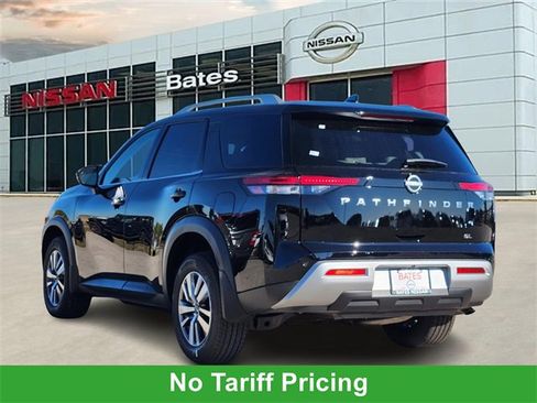 Used 2025 Nissan Pathfinder SL image 5