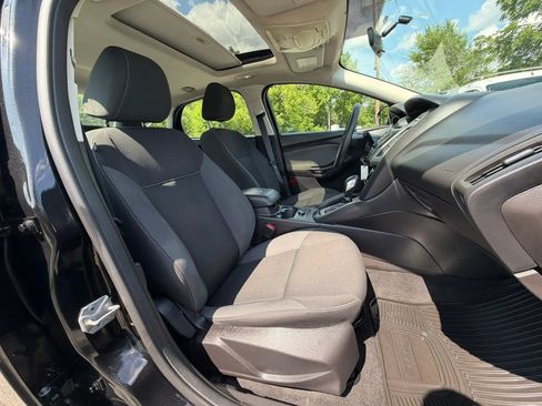 Used 2014 Ford Focus SE w/ SE Winter Package FWD image 15