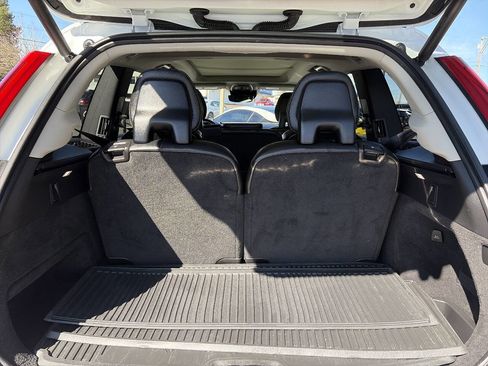Used 2020 Volvo XC90 T5 Momentum image 9