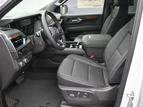 New 2025 GMC Yukon XL Denali w/ Denali Reserve Package image 9