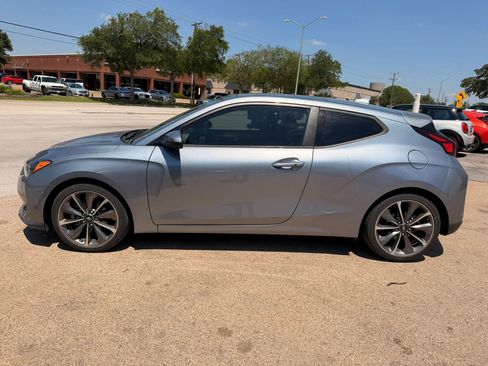 Used 2021 Hyundai Veloster 2.0 Premium FWD image 2