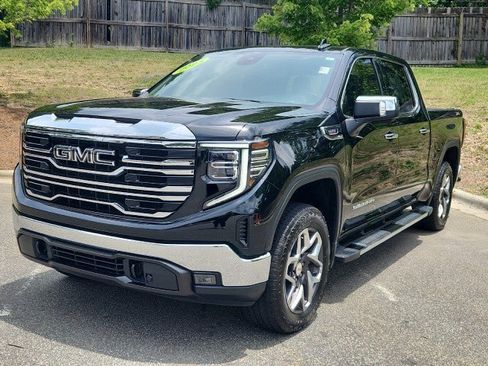 Used 2023 GMC Sierra 1500 SLT w/ SLT Premium Package AWD/4WD image 3