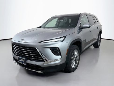 Used 2025 Buick Enclave Preferred FWD image 3