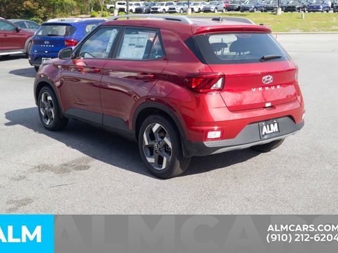 Used 2025 Hyundai Venue SEL FWD image 9