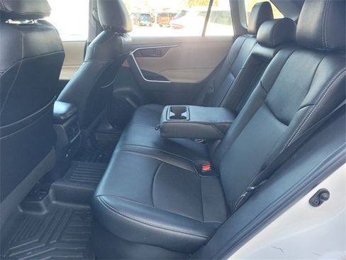 Used 2022 Toyota RAV4 LE image 5
