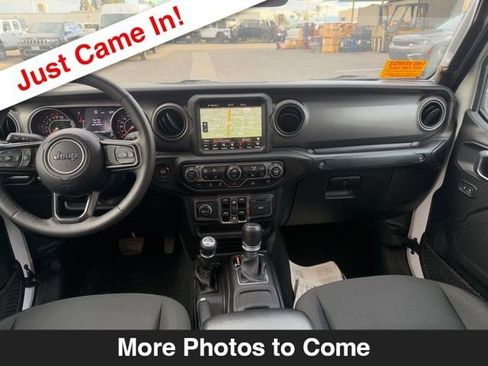 Used 2023 Jeep Gladiator Willys image 10