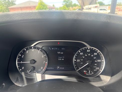 Used 2023 Nissan Frontier SV w/ Midnight Edition Package RWD image 15