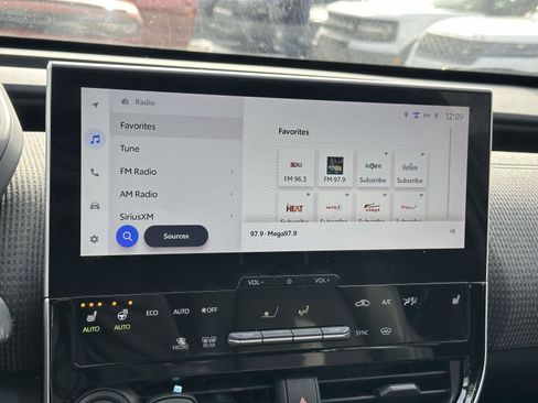 Used 2023 Toyota bZ4X Limited image 34