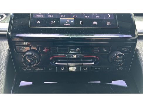 Used 2023 Jeep Grand Cherokee L Laredo image 12