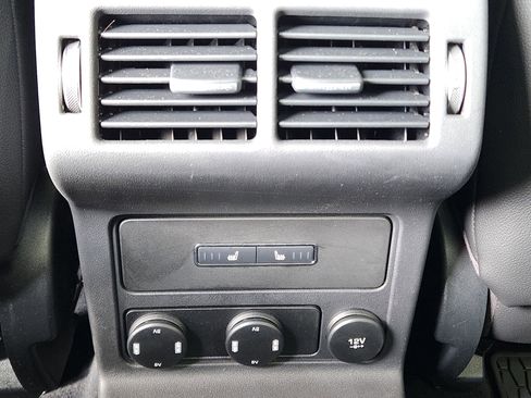 Used 2019 Jaguar F-PACE Premium image 20