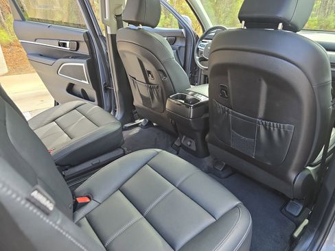Used 2024 Kia Telluride SX image 11