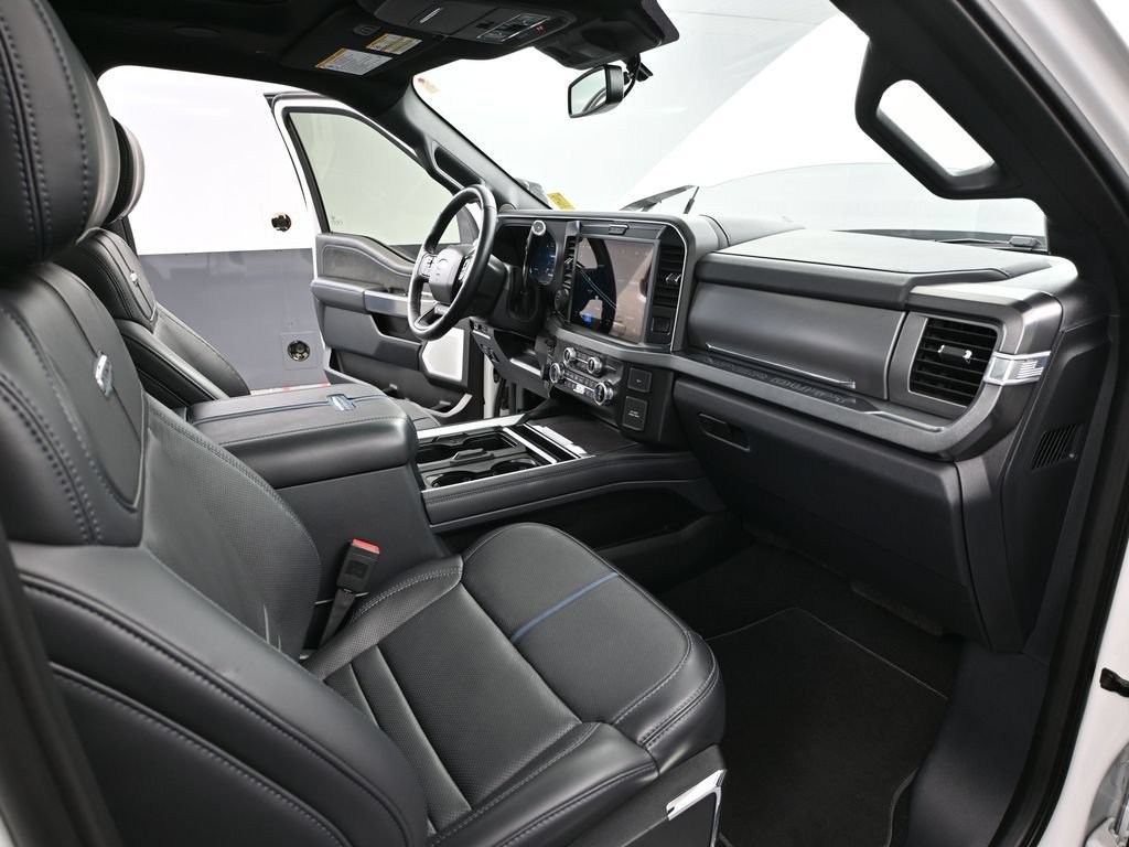 Used 2025 Ford F250 Platinum AWD/4WD image 44