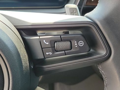 Certified 2025 Porsche Cayenne AWD/4WD image 35