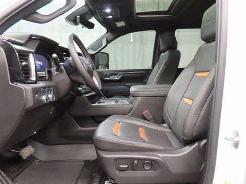 Used 2025 GMC Sierra 2500 AT4 w/ AT4 Premium Plus Package image 9