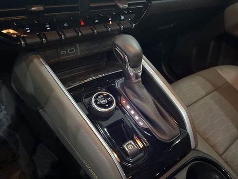 Used 2023 Chevrolet Colorado ZR2 w/ ZR2 Convenience Package III image 17