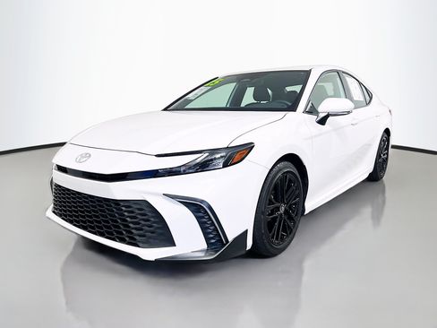 Used 2025 Toyota Camry SE w/ Multimedia Upgrade Package FWD image 10