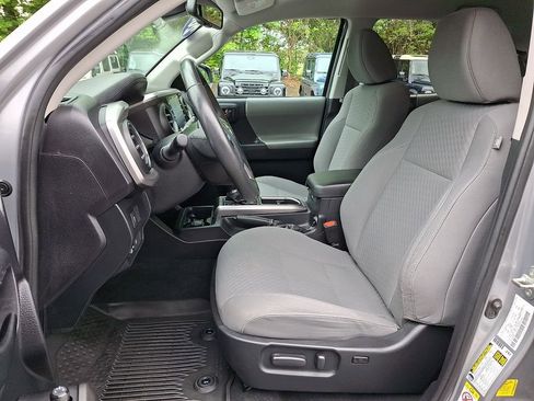 Used 2020 Toyota Tacoma SR5 AWD/4WD image 14