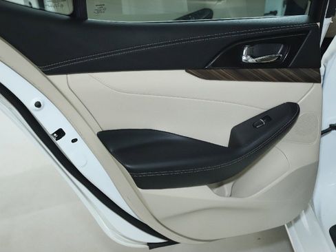 Used 2017 Nissan Maxima Platinum image 13