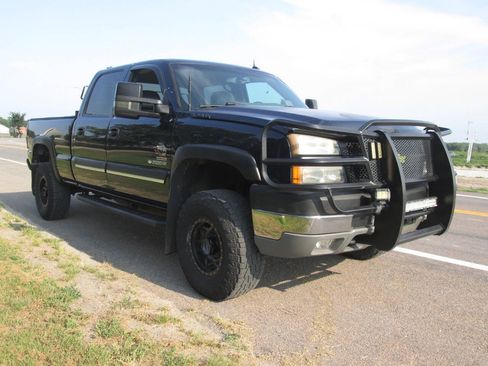 Used 2005 Chevrolet Silverado 2500 LT w/ Heavy-Duty Power Package AWD/4WD image 5