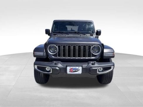 Used 2025 Jeep Wrangler Unlimited Sahara w/ Safety Group AWD/4WD image 8