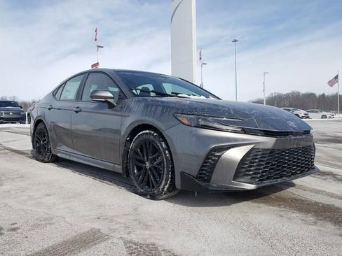 New 2026 Toyota Camry SE image 3