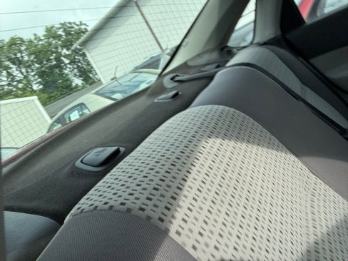 Used 2006 Ford Focus SES image 25