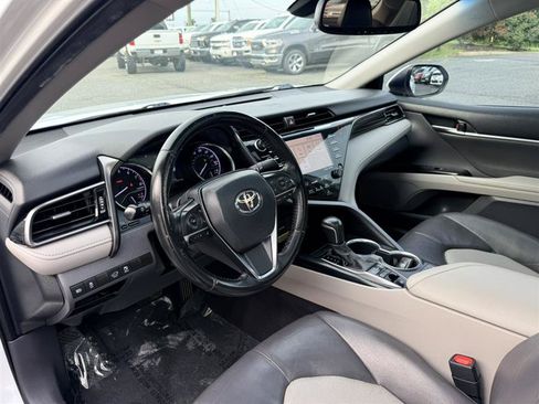 Used 2020 Toyota Camry XLE FWD image 31