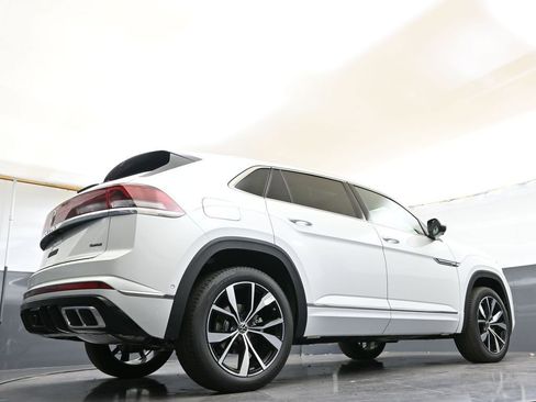 Used 2025 Volkswagen Atlas Cross Sport SEL Premium R-Line image 33