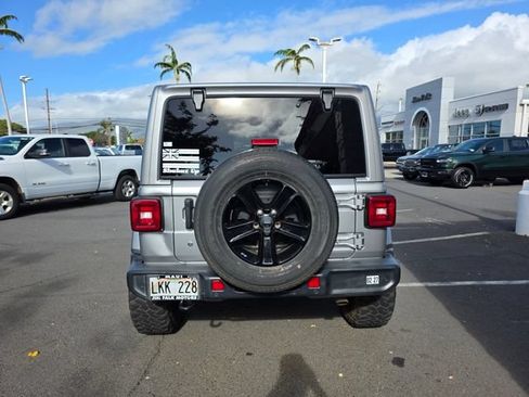 Used 2019 Jeep Wrangler Unlimited Sahara AWD/4WD image 6