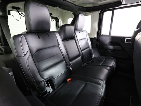 Used 2019 Jeep Wrangler Unlimited Sahara AWD/4WD image 20