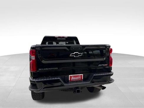 Used 2024 Chevrolet Silverado 2500 ZR2 AWD/4WD image 3