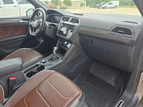 Used 2022 Volkswagen Tiguan SEL R-Line AWD/4WD image 26