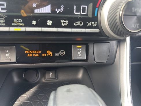 Used 2021 Toyota RAV4 SE image 20