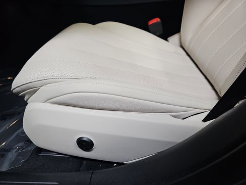 New 2026 Mercedes-Benz E 350 4MATIC Sedan image 30