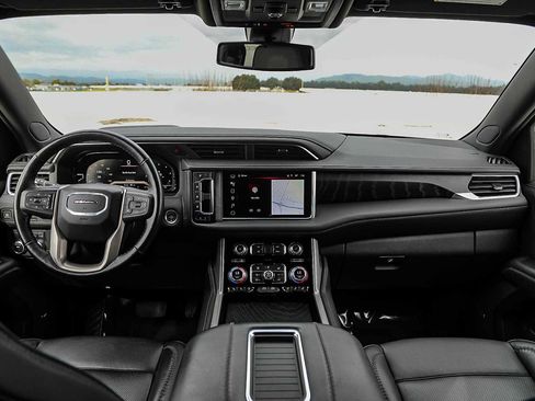 Used 2022 GMC Yukon XL Denali image 12