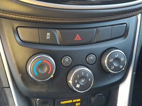 Used 2019 Chevrolet Trax LT image 16