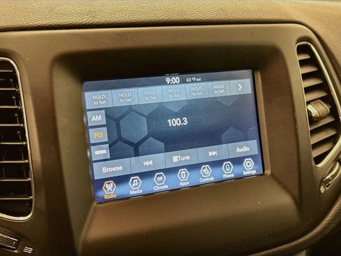 Used 2018 Jeep Compass Latitude w/ Popular Equipment Group AWD/4WD image 21