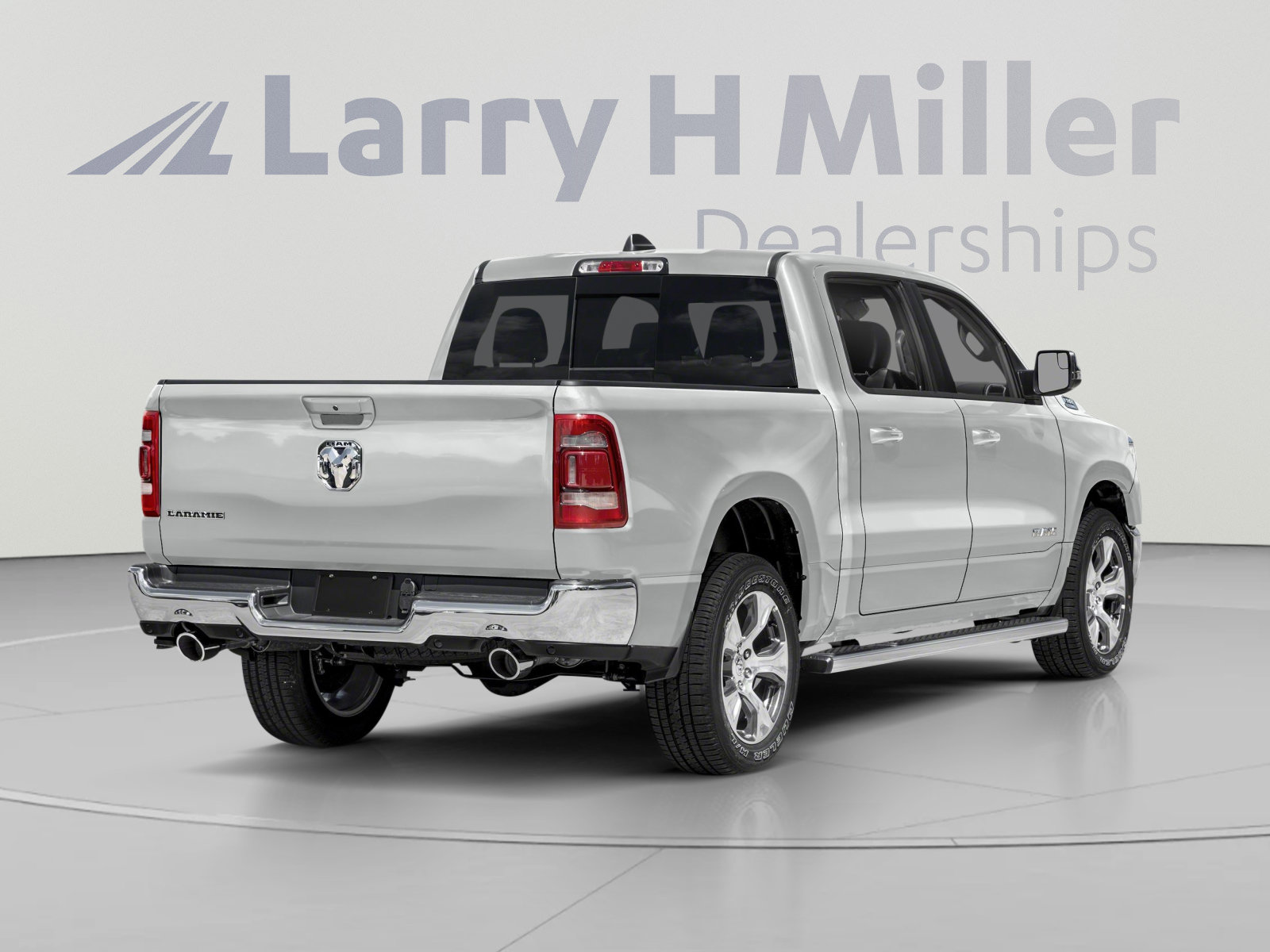 Used 2024 RAM 1500 Laramie AWD/4WD image 2