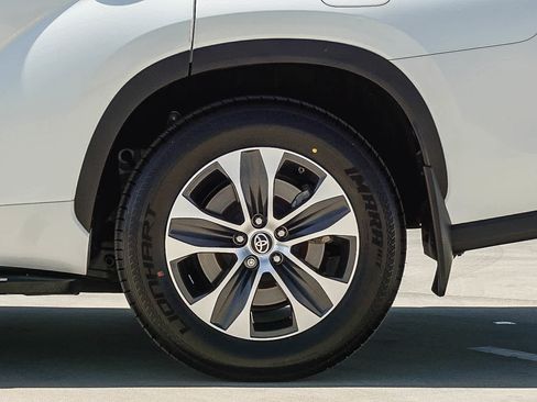 Used 2023 Toyota Highlander XLE FWD image 10