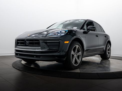 Certified 2025 Porsche Macan AWD/4WD image 1