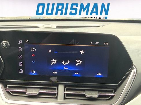 Used 2025 Chevrolet Trax LT w/ LT Convenience Package FWD image 14