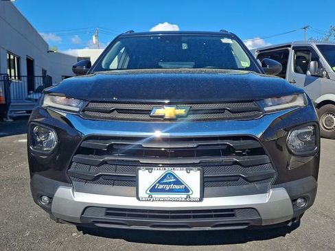 Used 2022 Chevrolet TrailBlazer LT w/ Premium Seating Package AWD/4WD image 2
