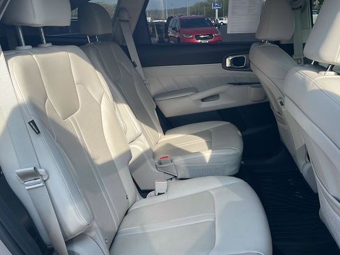 Used 2025 Kia Sorento SX image 32