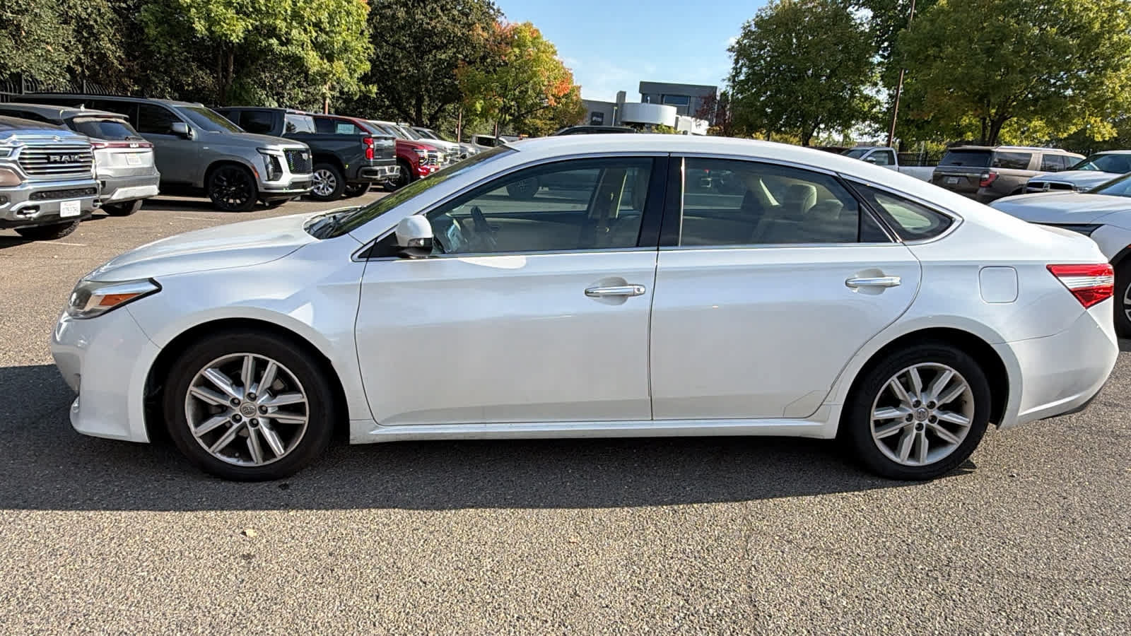 Used 2014 Toyota Avalon XLE FWD image 8