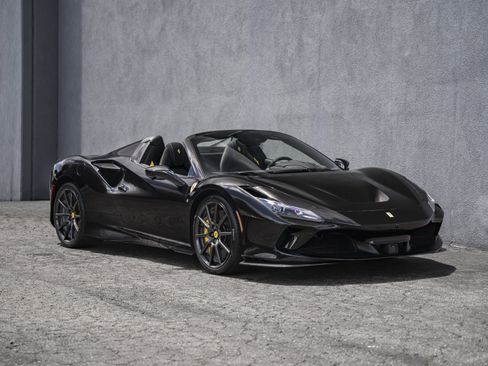 Certified 2022 Ferrari F8 Tributo RWD image 7