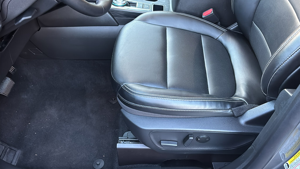 Used 2025 Ford Escape Platinum AWD/4WD image 25