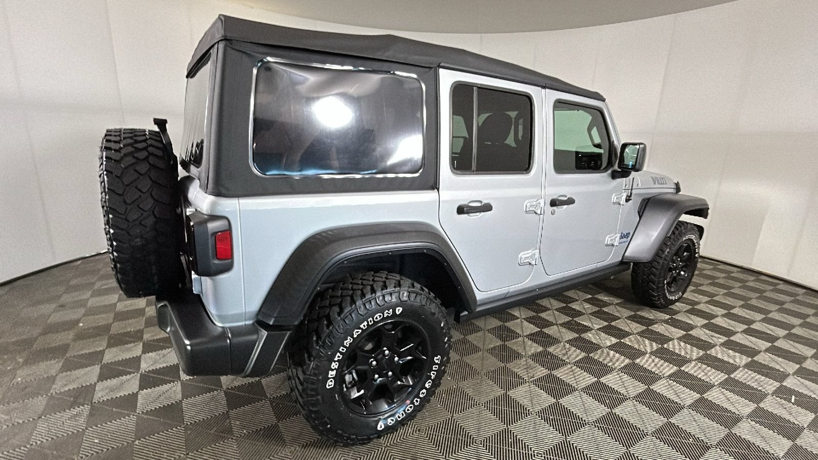 Used 2023 Jeep Wrangler Unlimited w/ Cold Weather Group AWD/4WD image 3