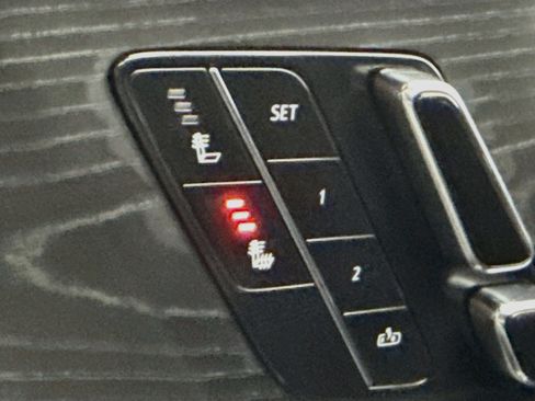 Used 2024 Cadillac Lyriq Luxury RWD image 22