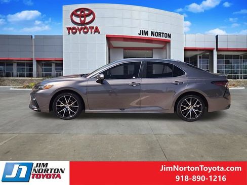 Used 2021 Toyota Camry SE FWD image 4