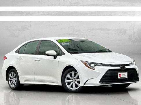 Used 2023 Toyota Corolla LE image 2